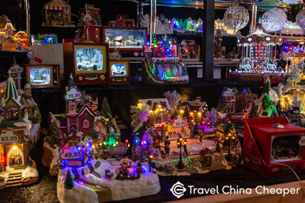 Does China Celebrate Christmas? (&amp; should I give gifts?)